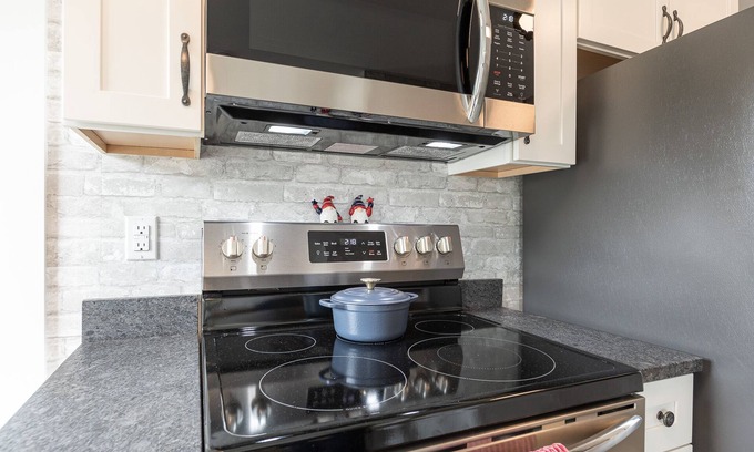 Keene Apartment | Elegant Murdock Suite at The Large House – Rated 9.6/10!