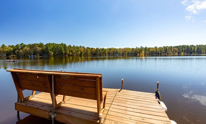 Tomahawk House | Experience Northwoods Sunrise Lakehouse with Oceanfront Views