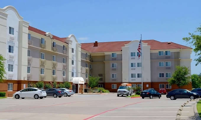Las Colinas Hotel | Explore Mustangs of Las Colinas: Pet-Friendly Getaway