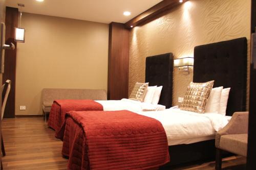 Jasola Hotel | Discover The Nanee Suites: Relax by the Pool & Spa