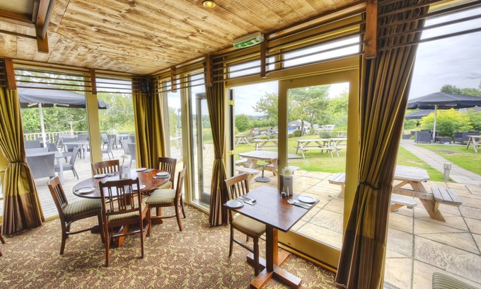 Pottersbury Hotel | Discover The Narrowboat At Weedon: Family-Friendly Retreat