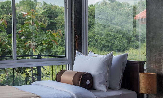 Pathahewaheta Bed & Breakfast | Superior Triple Room at Kandy Victoria Eco Resort