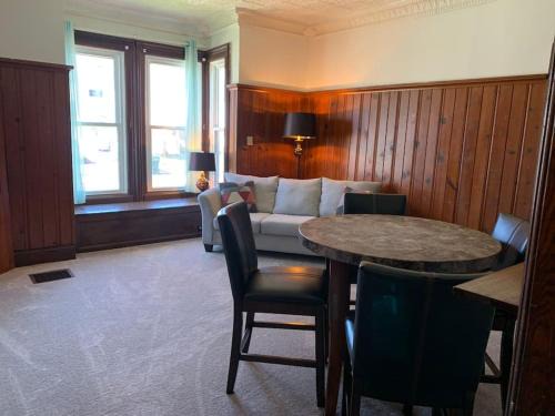 Oswego House | Family-Friendly Stay at The Navy 2 - Guest Rated 9.6/10