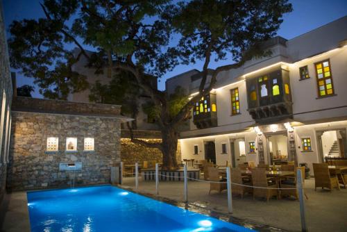 Udaipur City Centre Bed & Breakfast | Discover The Neem Tree: Guest Rated 10/10 with Pool & Breakfast