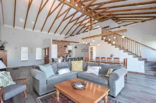 Kleinmond House | Oceanfront Retreat at The Neighbours - Kleinmond, 9/10 Rated
