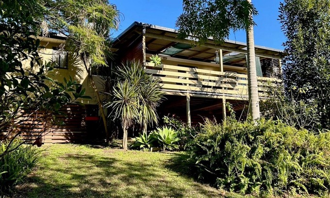 Bermagui House | Welcoming Nest - Central Pet-Friendly Home for Your Stay