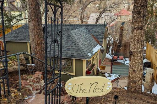 Manitou Springs House | Relax at The Nest Cottage with Hot Tub in Manitou Springs