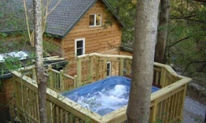 Marshall Cabin | The Nest: Cozy Cabin with Hot Tub Near Downtown Marshall