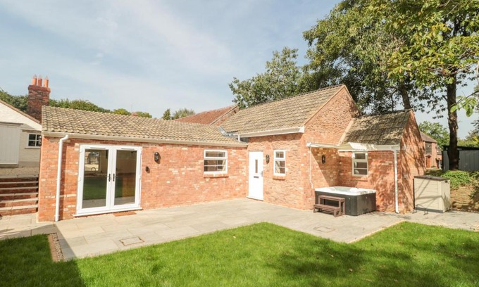 North Petherton House | Discover The Nest: Pet-Friendly Family Getaway Awaits