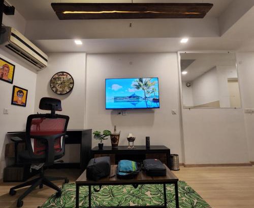 Gomti Nagar Apartment | Inviting Stay at The Nest Lucknow with Pool & Restaurant