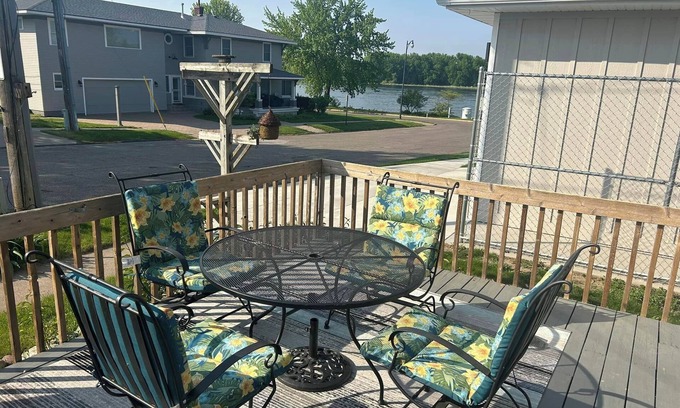 Wabasha House | Relax at The Nest on Main: Your Heartfelt Town Retreat