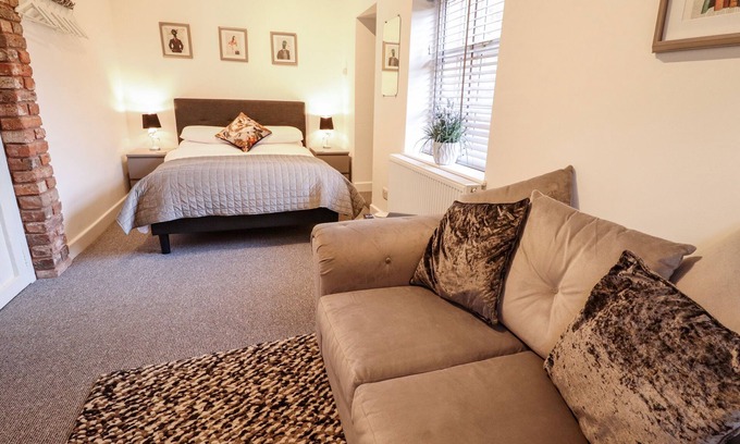 Bawtry Cottage | Discover The Nest: Romantic Cottage with Cozy Kitchen