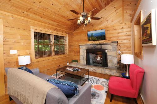 Gatlinburg - Pigeon Forge Villa | Cozy Retreat at The Nest with Hot Tub & Family Friendly Fun
