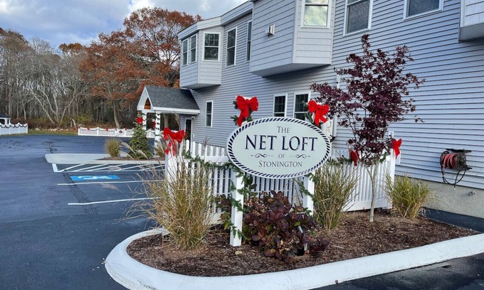 Mystic - New London Apartment | Discover The Net Loft of Stonington: 10/10 Guest Rated Retreat