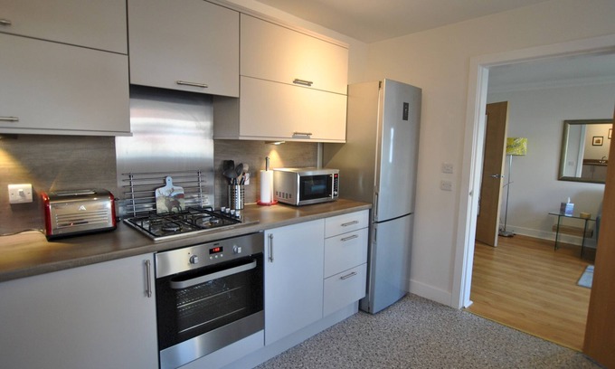 Anstruther Apartment | Bright Neuk: Coastal Apartment with Family & Pet-Friendly Perks