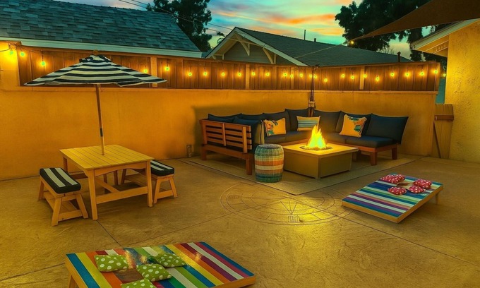 Townsite House | The Nevada Nook,Patio, BBQ Grill, 0.5 Mile to Beach, Bicycles, Beach Gear, Games