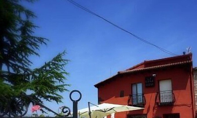 Abejar Cottage | Ideal Getaway: The New House for 14 with Kitchen & Pets