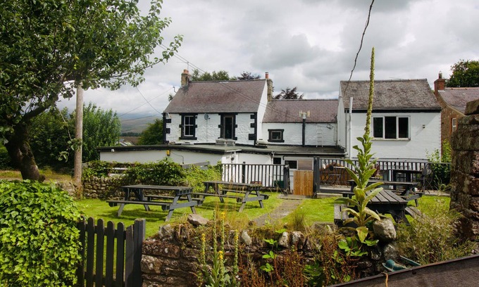 Brampton Cottage | Discover Comfort at The New Inn 1730 - Family Friendly Stay