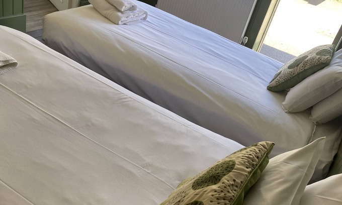 Lechlade Hotel | Family-Friendly Stay at The New Inn Hotel with Dining Options
