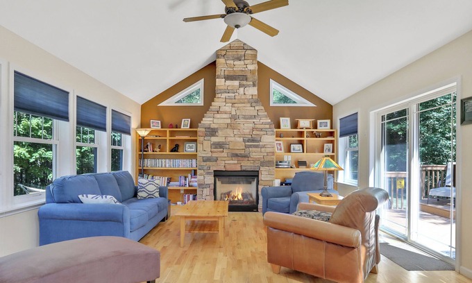 New Paltz House | Inviting Retreat at New Paltz Moondance Ridge House