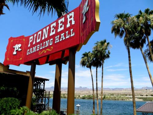 Laughlin Hotel | Discover The New Pioneer: Oceanfront Poolside Retreat