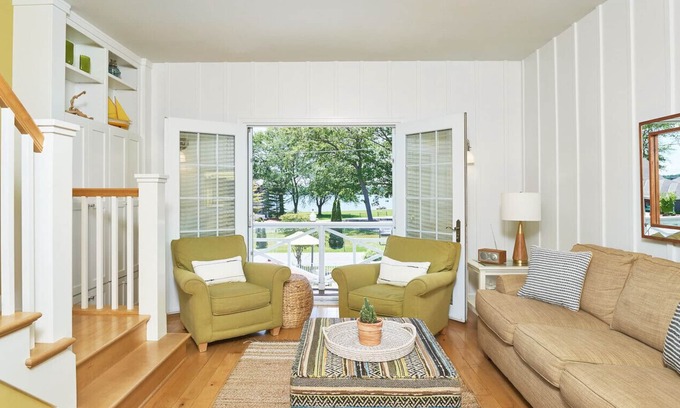 Holland Ski Chalet | Seaside Retreat: Heated Pool, Free Golf & Ocean Views