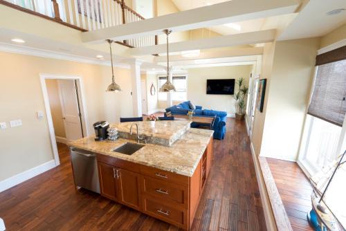 Yachting Village Apartment | Explore The Newport Lofts: Family-Friendly Getaway