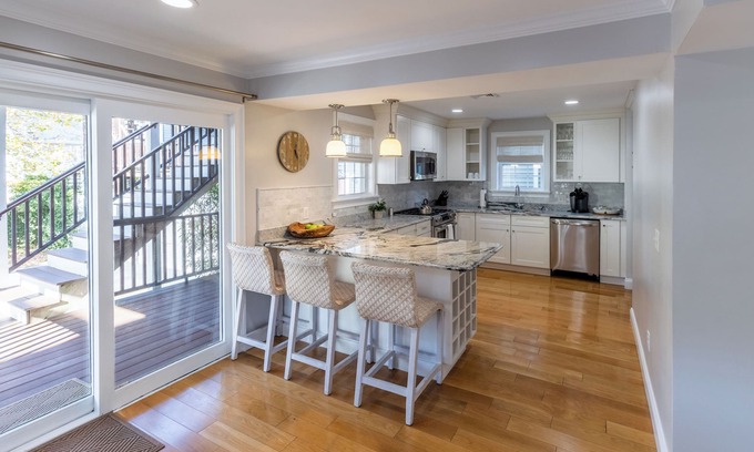 Fifth Ward House | Oceanfront Retreat at The Newport Lofts – 4-Star Comfort