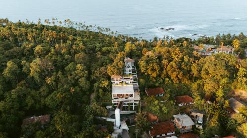 Mirissa Hotel | Elegant Oceanfront Retreat at The Nine Mirissa - 5 Star