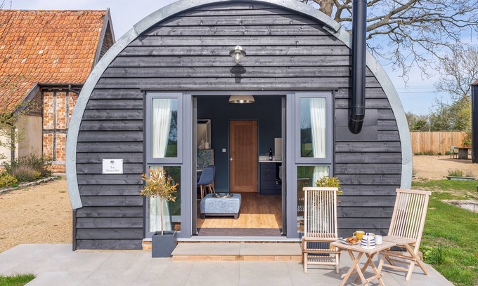 Woodbridge Cabin | Unforgettable Romantic Retreat in Prime Accommodation