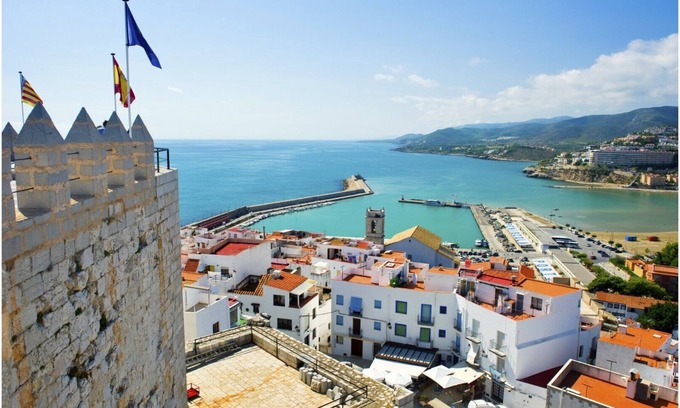 Peniscola House | Experience The Niuet Peñíscola: Beachfront Family Retreat