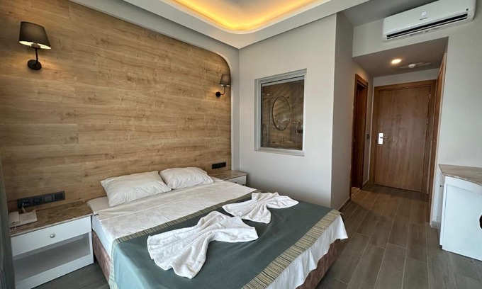 Patara House | Discover Comfort at The Nix Hotel with Pool & Breakfast