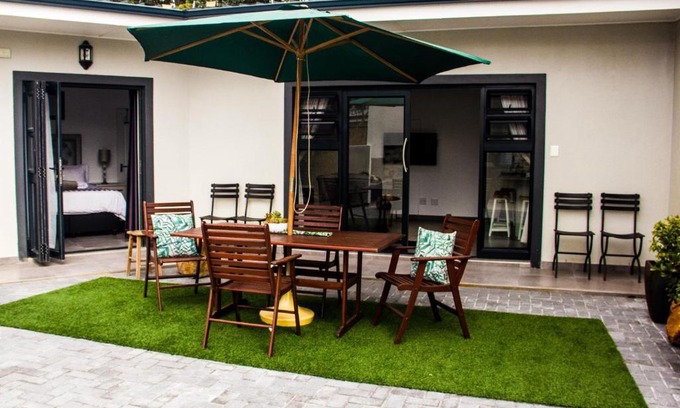 Ottery House | Comfortable Stay at The Noble Lodge with Breakfast Included