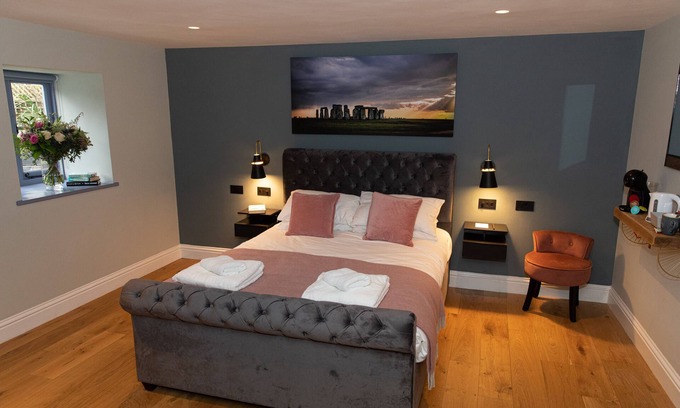 Wincanton Hotel | Experience The Nog Inn: Guest Rated 9.8 with Spa & Dining