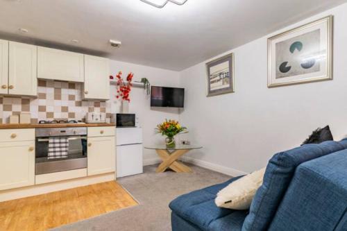 Blandford Saint Mary Apartment | Cozy 1BR Retreat at The Nook, Family-Friendly in Dorset