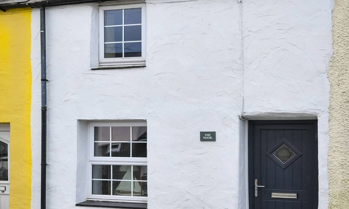 Llanbedrog House | Cozy One Bedroom House - Perfect for Couples and Pets