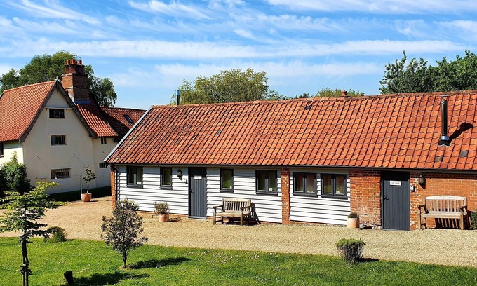 Chediston Cottage | Pet-Friendly Escape: The Nook Holiday Cottage in Halesworth