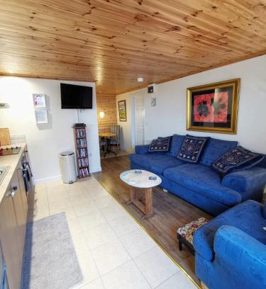 Ballymoney Apartment | Oceanfront Retreat: The Nook @ Rowan Tree Cottage Awaits
