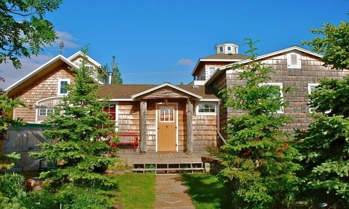 Grand Marais Cabin | Experience The North Shore Fisherman's Cabin with Sauna