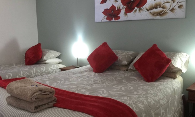 York Hotel | Cozy Retreat at The Nosh & Nod with Pool and Ocean Views