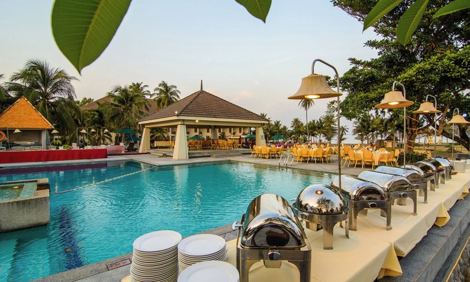 Pak Nam Hotel | Relax at The Nouveau Chumphon Beach Resort & Golf