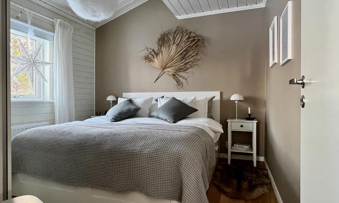 Ranea House | Discover The Novac's Cottage with Oceanfront Views