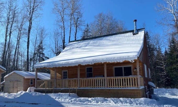 Stratton Cabin | The Nubble Retreat: A quiet lakeside paradise