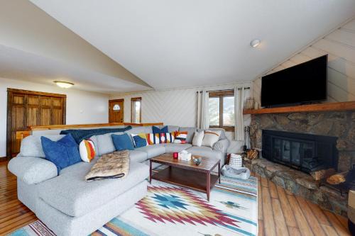 Summit Cove House | Discover The Nugget Ski Chalet: Family-Friendly Retreat