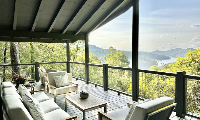 Glenville House | Experience The Nut House: Scenic Views & Family-Friendly Fun
