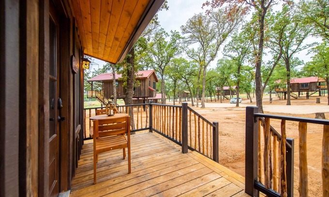 Elm Mott House | Ultimate Family Retreat: The Nuthatch Cabin Near Magnolia
