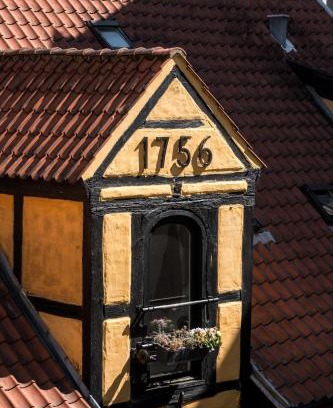 Nyhavn - Amalienborg Apartment | Elegant Nyhavn Penthouse Near Family-Friendly Attractions