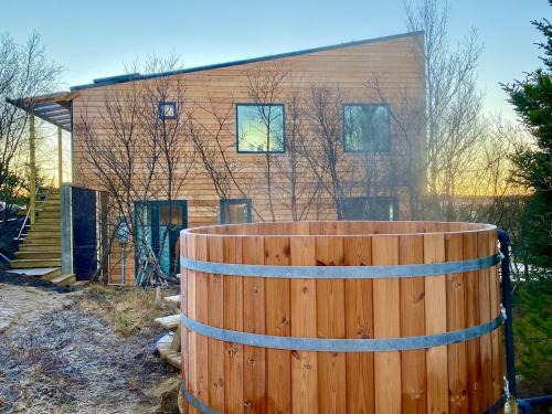 Mosfellsbaer Villa | Exclusive Oak House Villa: Experience Northern Lights Awaits