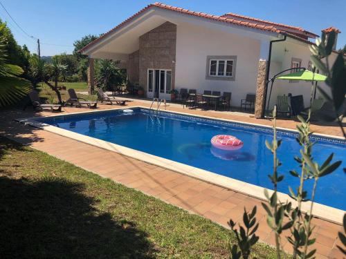 Medelo House | Discover The Oak's Wolf-Country House with Oceanfront Views