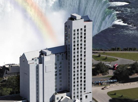 Fallsview Hotel | Discover The Oakes Hotel with Pool and Falls Views
